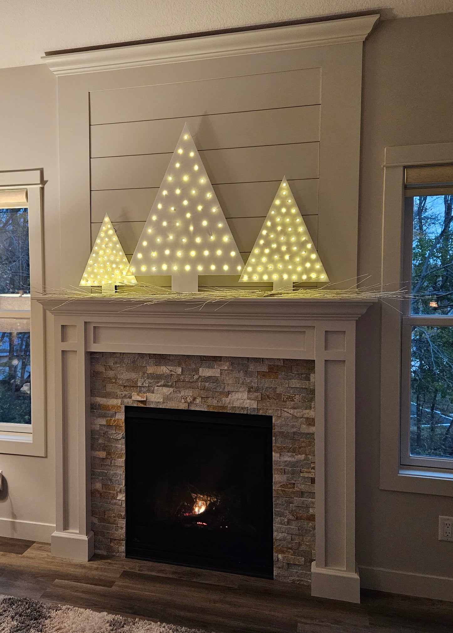 Multi-Mode Illuminated Christmas Tree – Indoor/Outdoor Battery-Operated Decor