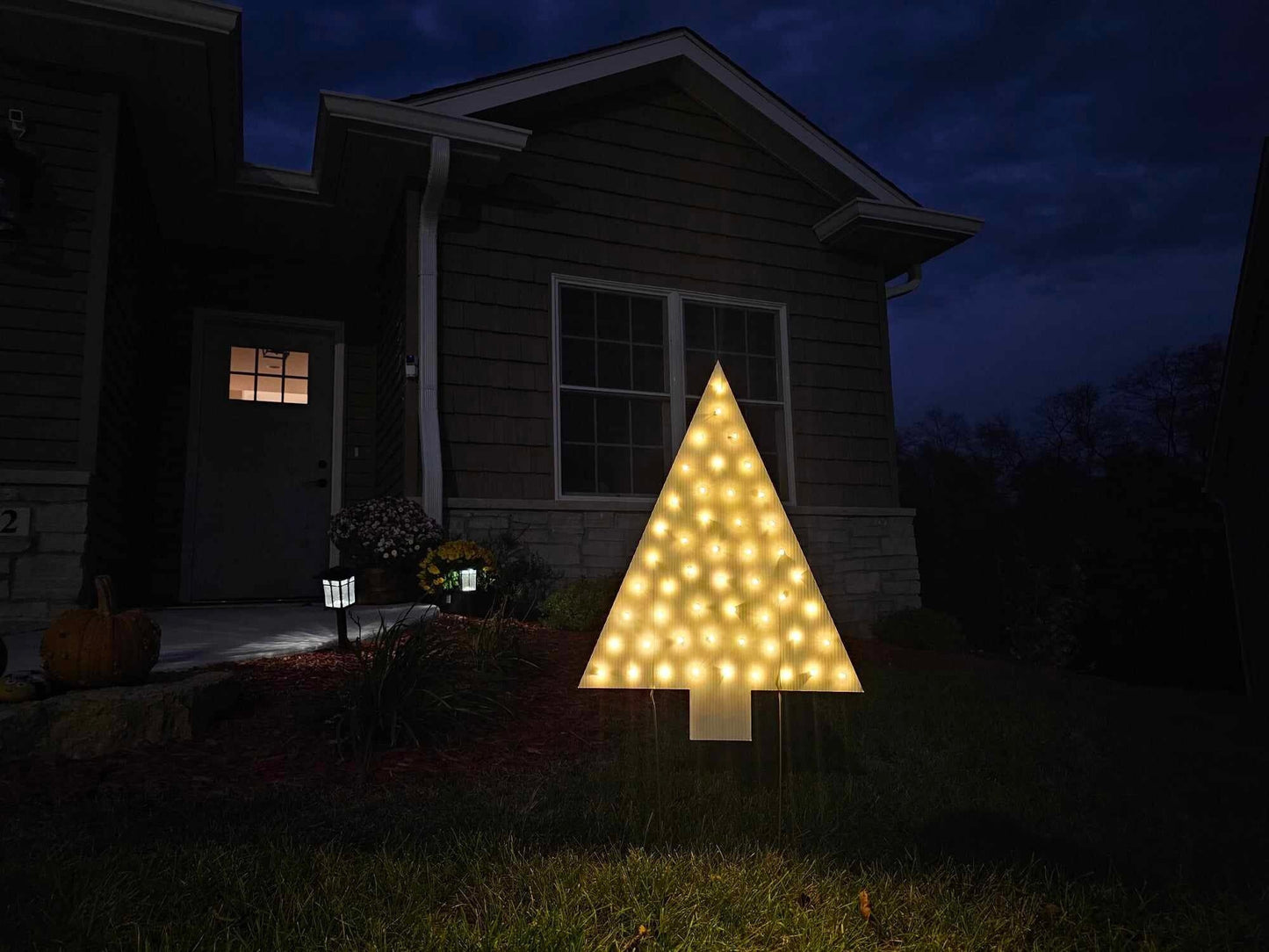 Multi-Mode Illuminated Christmas Tree – Indoor/Outdoor Battery-Operated Decor