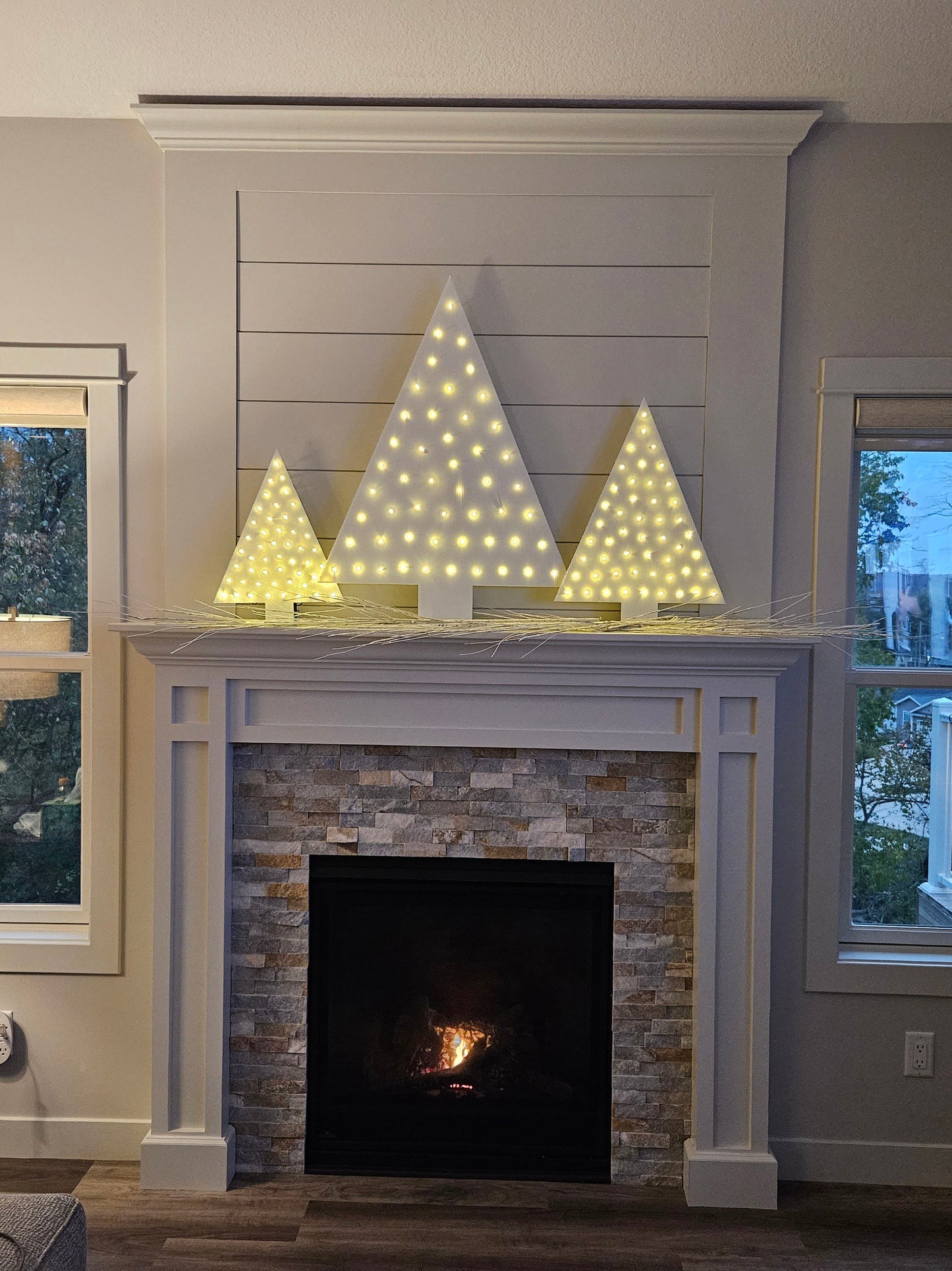 Multi-Mode Illuminated Christmas Tree – Indoor/Outdoor Battery-Operated Decor