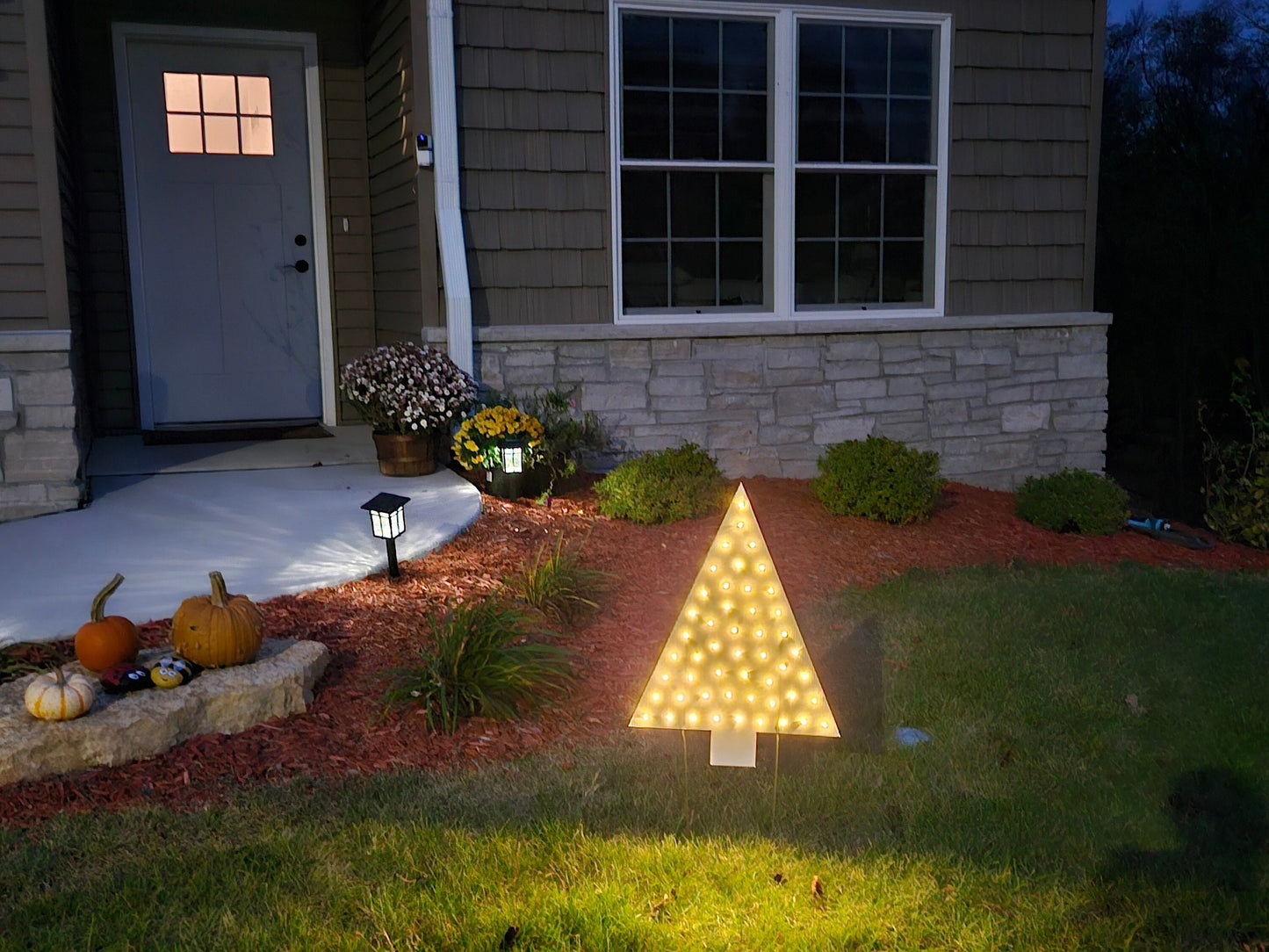 Multi-Mode Illuminated Christmas Tree – Indoor/Outdoor Battery-Operated Decor