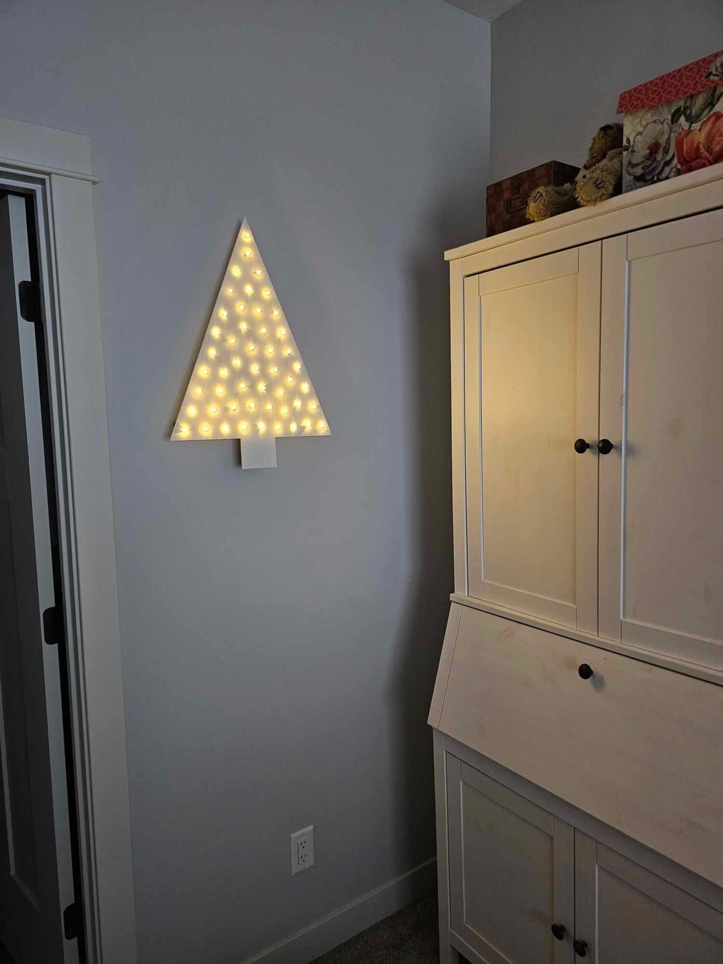 Multi-Mode Illuminated Christmas Tree – Indoor/Outdoor Battery-Operated Decor